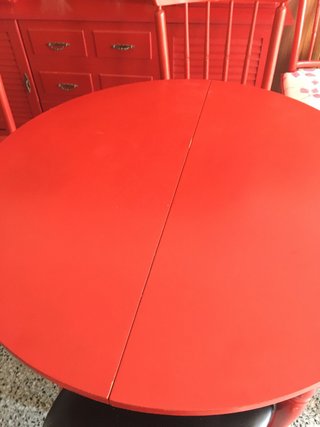 Mueble de comedor rojo, con mesa y 6 sillas