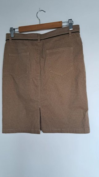 Falda corta beige tacto aterciopelado T40