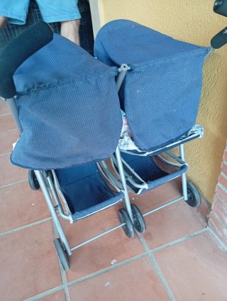 Carrito gemelar para muñecas con 2.En mano