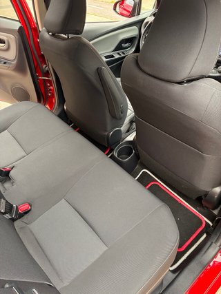 TOYOTA Yaris 1.5 Hybrid Feel 5p. Como nuevo