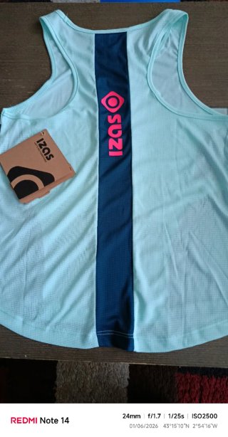 Camiseta deportiva Izas sin mangas. Talla S.