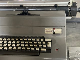 Máquina de escribir Olivetti Editor 4
