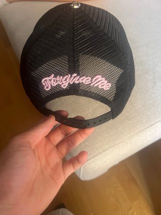 Gorra Syna World Negra y Rosa