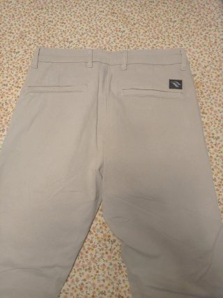 Pantalón chino beige