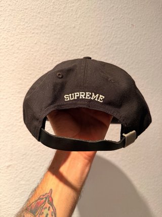 Gorra Supreme Negra con S Blanca