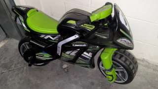 Moto niños Kawasaki