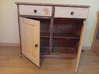 Aparador de madera de pino lijado