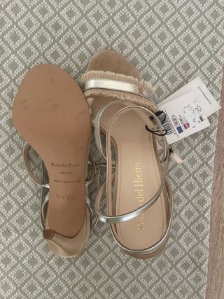 Sandalias Pedro del Hierro Beige/Plata Talla 39
