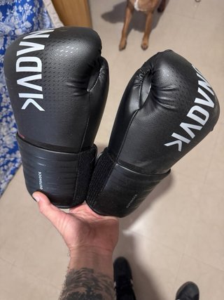 Saco de boxeo Outshock y guantes 12oz