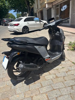 Peugeot Tweet 125 GT 2024 Gris