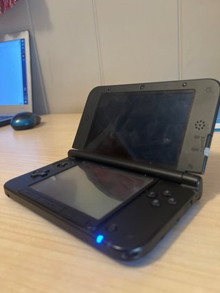 Nintendo 3DS negra y azul