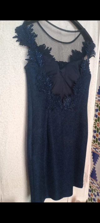 Vestido de fiesta azul con pedrería