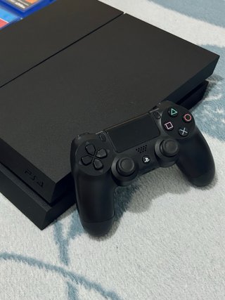 PS4 (PlayStation 4) Negra + Mando + 2 Juegos