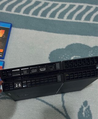 PS4 (PlayStation 4) Negra + Mando + 2 Juegos