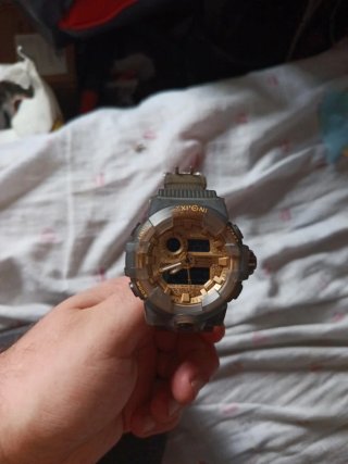 Reloj EXPONI Negro y Dorado