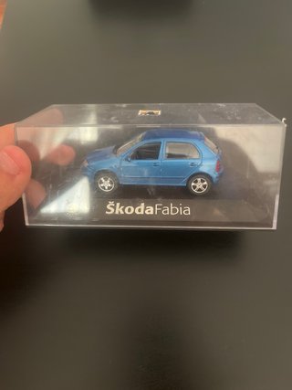 Coche de colección Skoda Fabia azul