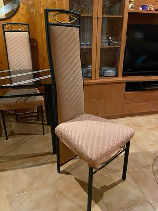 Mesa comedor cristal y 4 sillas hierro