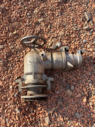 Bomba de riego. (cebadores y grifos)