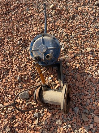 Bomba de riego. (cebadores y grifos)