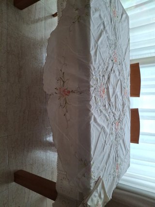 Mantelería Vintage Bordada Ovalada