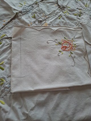 Mantelería Vintage Bordada Ovalada