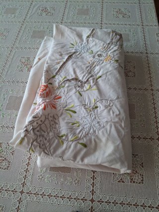 Mantelería Vintage Bordada Ovalada