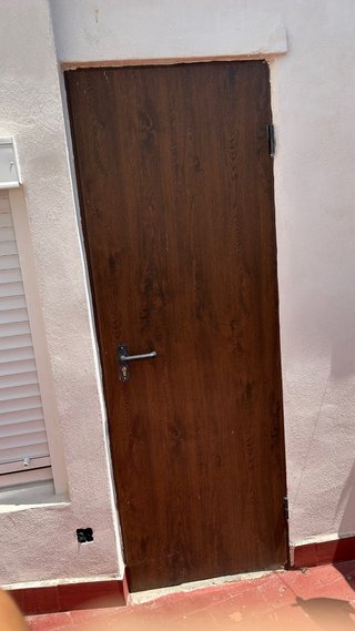 Puerta de trastero lisa
