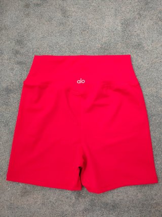 Conjunto Alo Yoga Top y Shorts Rojo