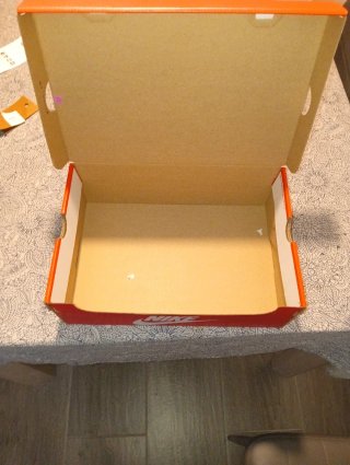 Caja Nike Roja y Blanca Caja bambas