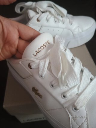 Zapatillas Lacoste Blancas y Doradas