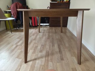 Mesa de comedor de madera