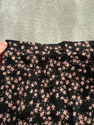 Falda larga floral negra y rosa