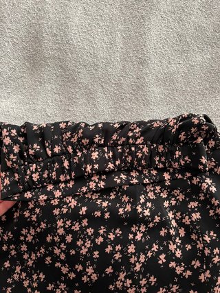 Falda larga floral negra y rosa
