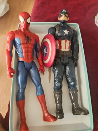 Figuras Spiderman y Capitán América