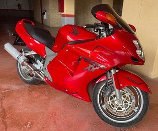 Honda CBR 1100XX Super Blackbird Roja