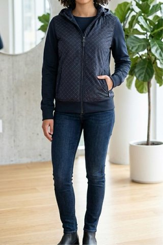 Chaqueta ligera con capucha
