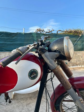 Derbi Campeona del Mundo Moped Roja/Blanca