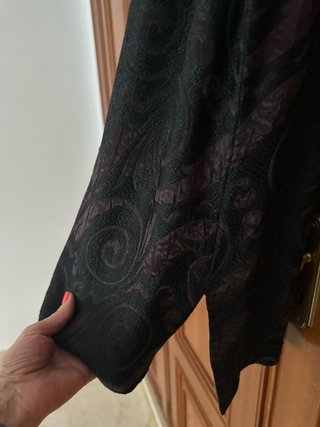 Falda, forrada, negra con estampado floral