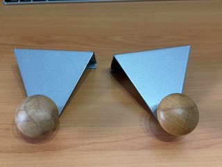 2 Percheros Puerta V Aluminio y Madera