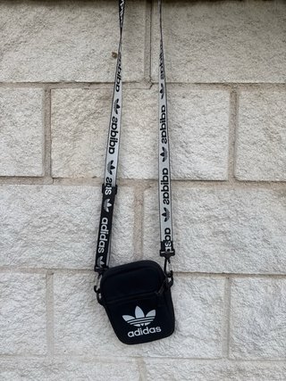 Riñonera Adidas Negra