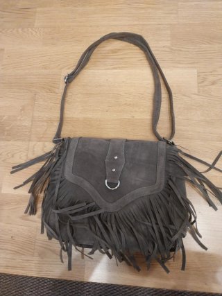 Bolso bandolera con flecos