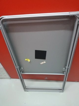Mesa plegable gris y blanca  metalizada