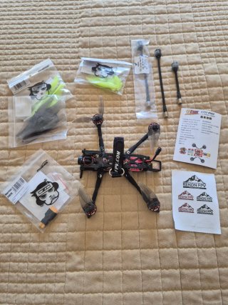 Dron FPV Rekon 4 LR ELRS