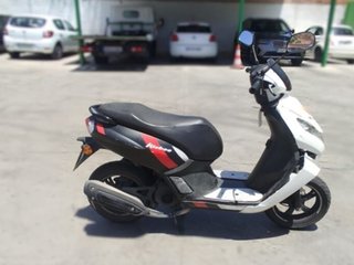 Peugeot 98261 caballete kisbee 50