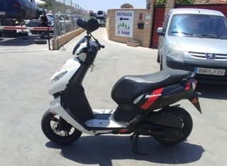 Peugeot 98261 caballete kisbee 50