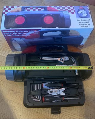 Linterna con Juego Herramientas