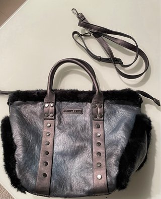 Bolso gris moderno con detalles de pelo