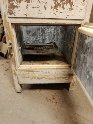 Antigua nevera de madera