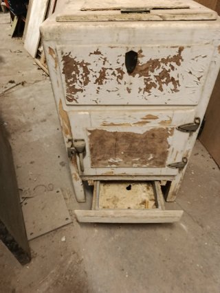 Antigua nevera de madera