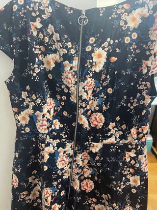 Vestido Naf Naf estampado floral
